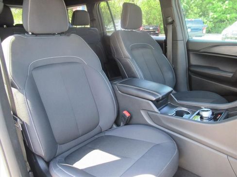 Used 2024 Jeep Grand Cherokee L Laredo w/ Luxury Tech Group I AWD/4WD image 9