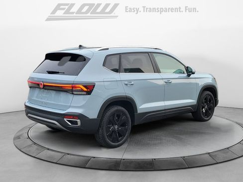 New 2026 Volkswagen Taos SE image 7