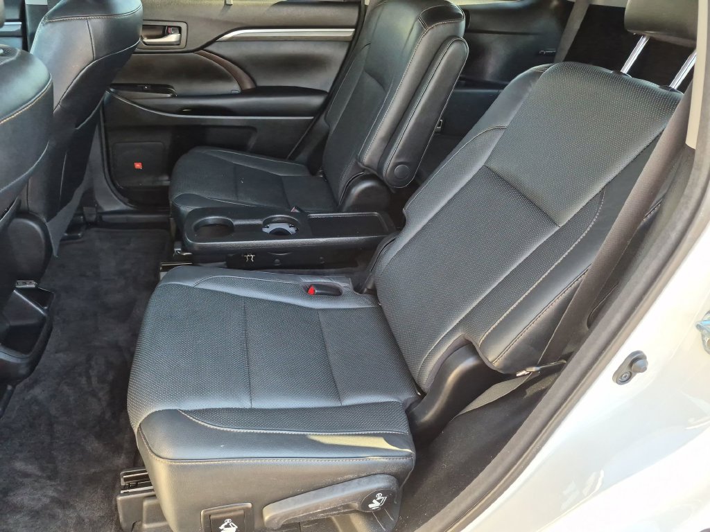 Used 2017 Toyota Highlander Limited AWD/4WD image 25