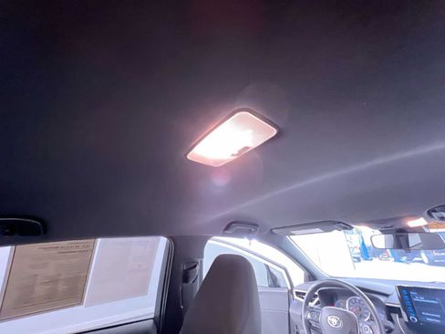 Used 2022 Toyota Corolla SE w/ Carpet Mat Package (TMS) FWD image 39