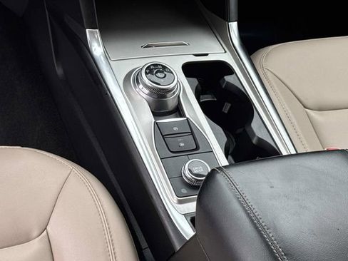 Certified 2022 Ford Explorer XLT w/ Equipment Group 202A image 22