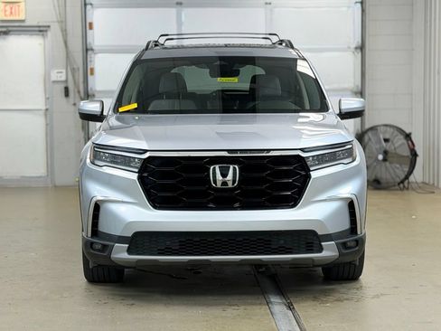 Used 2023 Honda Pilot Touring image 2