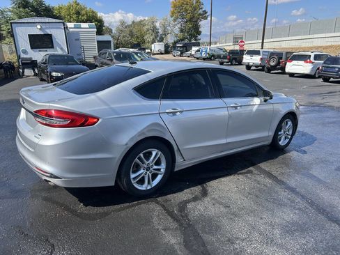 Used 2018 Ford Fusion SE w/ Fusion SE Technology Package image 14