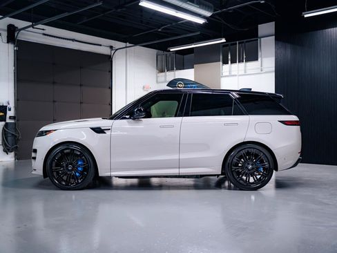 Used 2025 Land Rover Range Rover Sport Dynamic SE AWD/4WD image 2