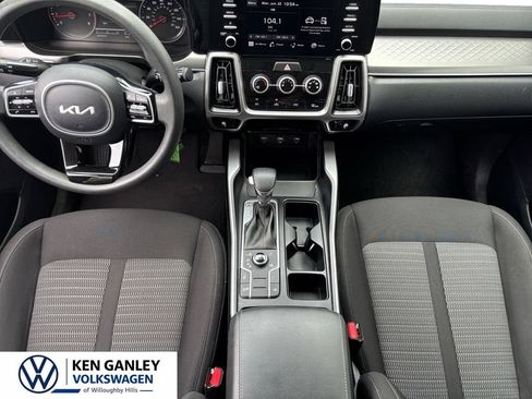 Used 2022 Kia Sorento LX AWD/4WD image 18