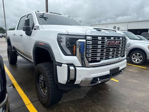 Used 2024 GMC Sierra 3500 Denali w/ Denali Reserve Package AWD/4WD image 3