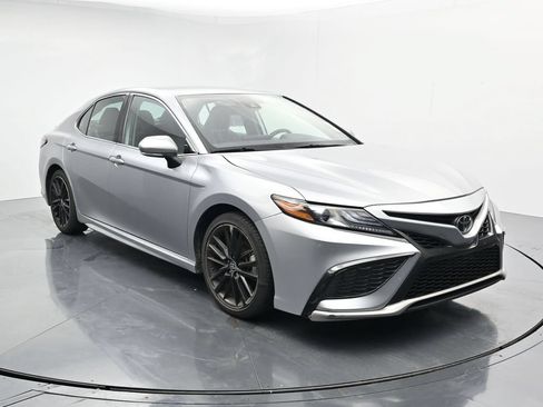 Used 2024 Toyota Camry XSE FWD image 2