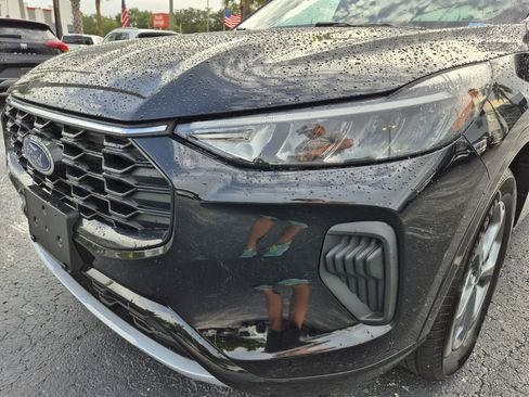 Used 2023 Ford Escape ST-Line AWD/4WD image 9