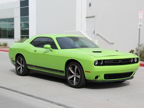 Used 2019 Dodge Challenger SXT image 3