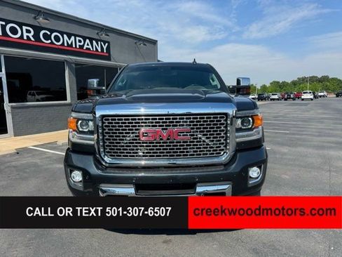 Used 2017 GMC Sierra 2500 Denali w/ Suspension Package, Off-Road AWD/4WD image 16