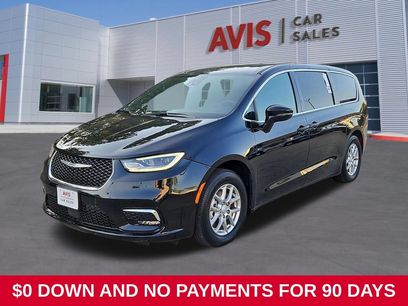 Used 2025 Chrysler Pacifica Select
