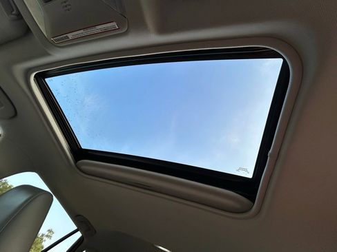 Used 2021 Toyota RAV4 XLE Premium FWD image 28