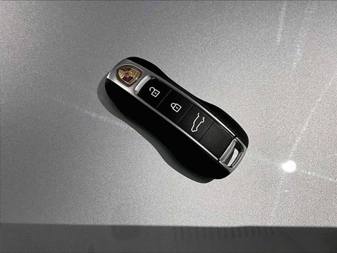 Used 2025 Porsche Cayenne S image 36