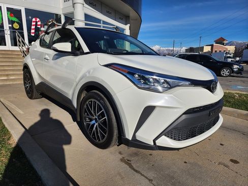 Used 2021 Toyota C-HR LE image 3