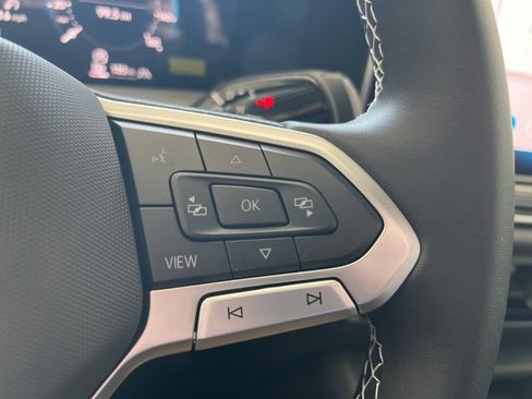 New 2026 Volkswagen Tiguan SE image 21