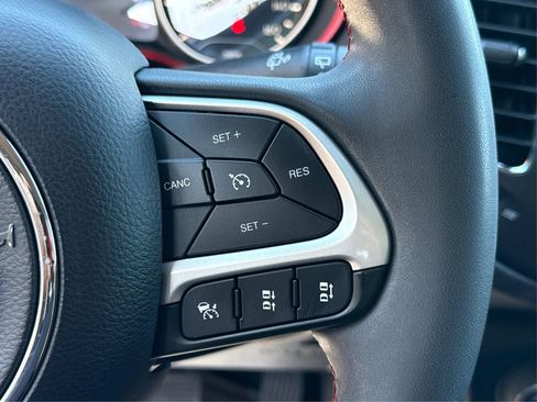Used 2021 Jeep Compass Trailhawk AWD/4WD image 38