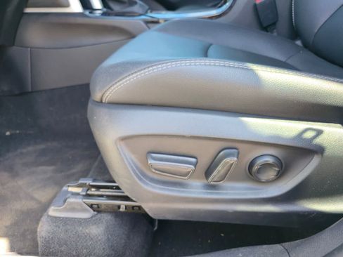 Used 2024 Toyota Corolla Cross XLE w/ Convenience Package image 20