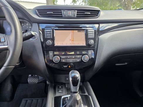 Used 2019 Nissan Rogue Sport SL FWD image 18