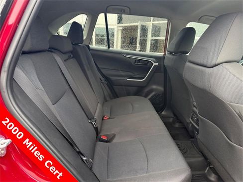 Used 2022 Toyota RAV4 LE image 12