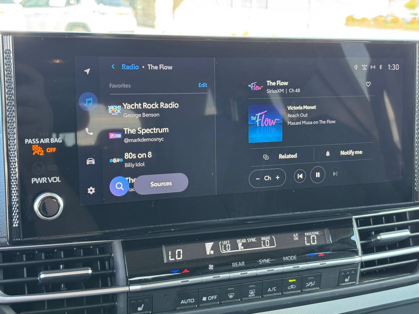 Used 2025 Toyota Sienna XLE FWD image 19
