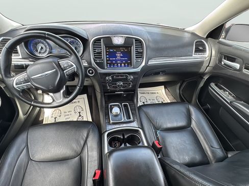 Used 2016 Chrysler 300 Limited RWD image 31