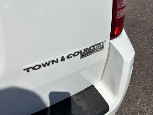 Used 2010 Chrysler Town & Country Touring image 50