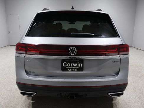 Used 2025 Volkswagen Atlas SE AWD/4WD image 3
