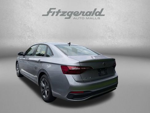 Used 2024 Volkswagen Jetta SE FWD image 4