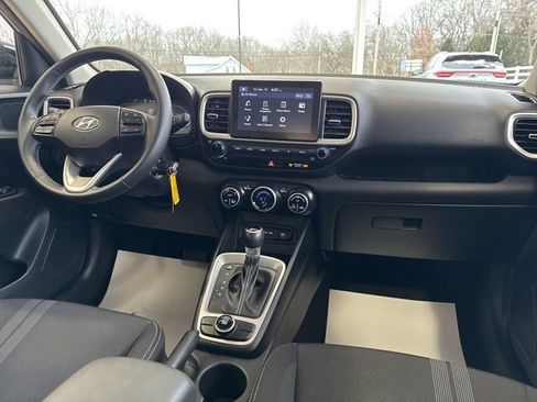 Used 2023 Hyundai Venue SEL image 26