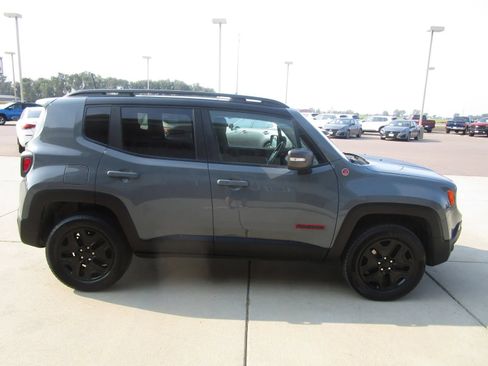 Used 2018 Jeep Renegade Trailhawk w/ Cold Weather Group II AWD/4WD image 6
