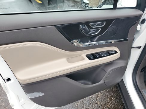 Certified 2023 Lincoln Corsair Reserve image 10