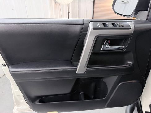 Used 2020 Toyota 4Runner SR5 Premium w/ Moonroof Package RWD image 11