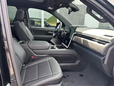 Used 2025 GMC Sierra EV Denali AWD/4WD image 16