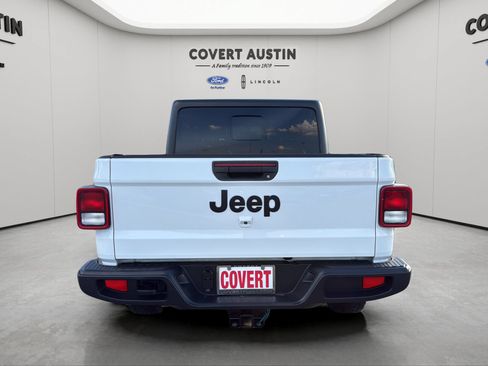Used 2023 Jeep Gladiator Sport AWD/4WD image 4