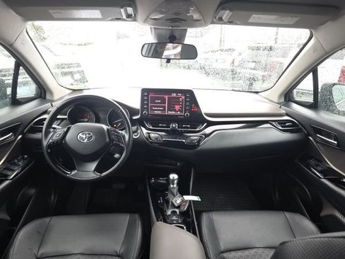 Used 2022 Toyota C-HR Limited FWD image 27