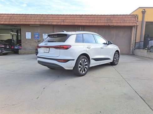 Used 2025 Audi Q6 e-tron Premium w/ Convenience Package image 3