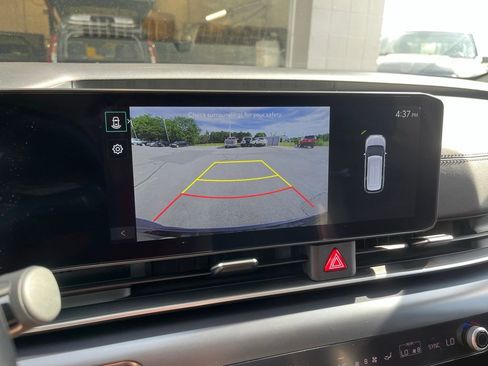 Used 2025 Kia Carnival FWD image 23