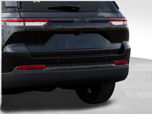 New 2025 Jeep Grand Cherokee 4WD image 13
