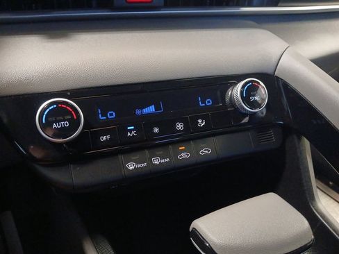 Used 2025 Hyundai Elantra Hybrid FWD image 22