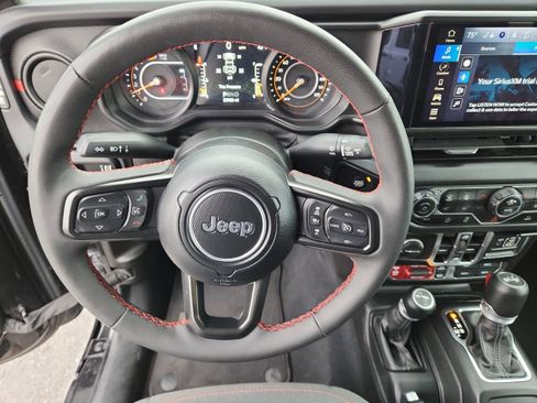 Used 2024 Jeep Wrangler Unlimited Rubicon w/ Convenience Group image 18