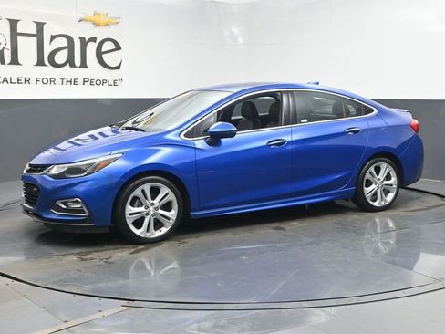 Used 2018 Chevrolet Cruze Premier FWD image 29