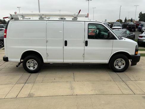 Used 2018 Chevrolet Express 2500 image 5