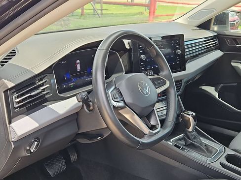 Used 2025 Volkswagen Jetta SE FWD image 15