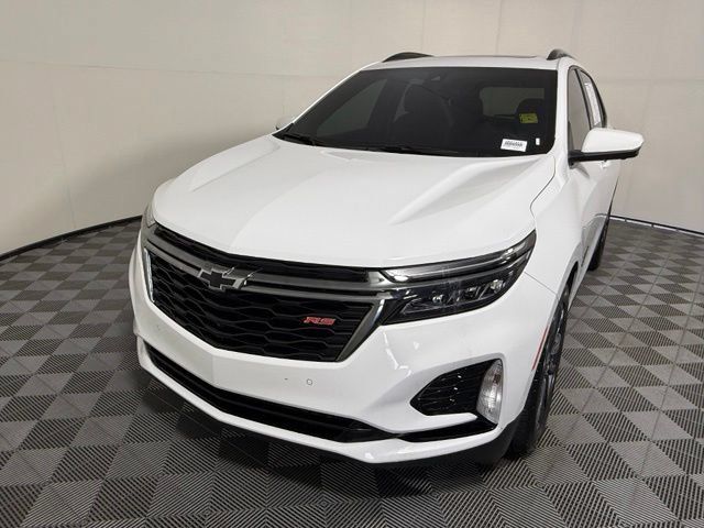 Used 2022 Chevrolet Equinox RS w/ RS Leather Package FWD image 2