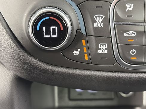 Used 2024 Chevrolet Equinox LT FWD image 24