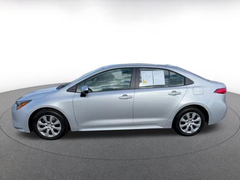 Used 2025 Toyota Corolla LE image 10
