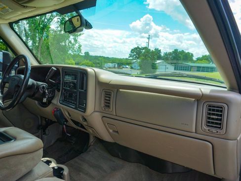 Used 2004 Chevrolet Silverado 2500 LS w/ Heavy-Duty Power Package AWD/4WD image 21