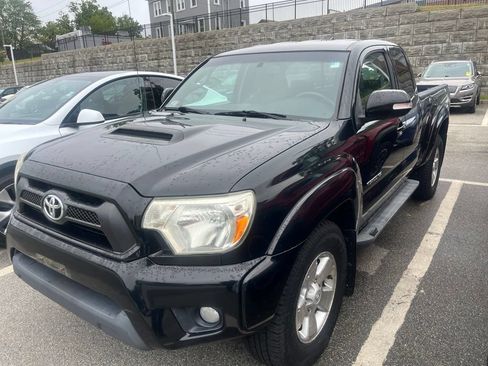 Used 2012 Toyota Tacoma 4x4 Access Cab V6 w/ TRD Sport Pkg image 4