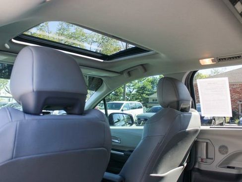 Used 2024 Toyota Sienna XLE image 41