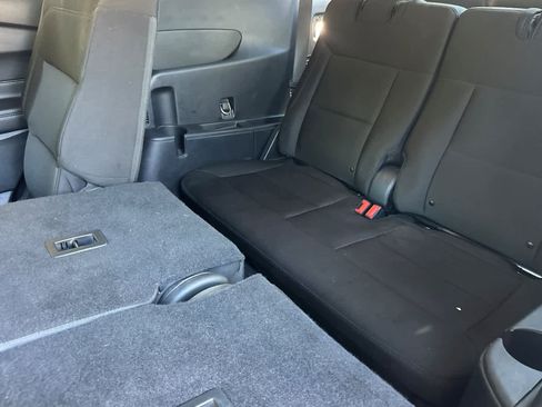 Used 2022 Ford Explorer XLT image 16